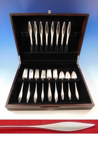 Lark by Reed & Barton Sterling Silver Flatware Set Service 32 Pieces John Prip